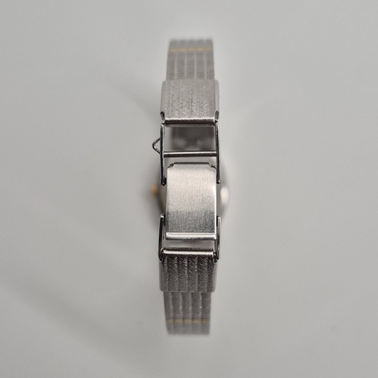 Vintage Seiko Damenarmbanduhr – Eleganz in Silber und Gold