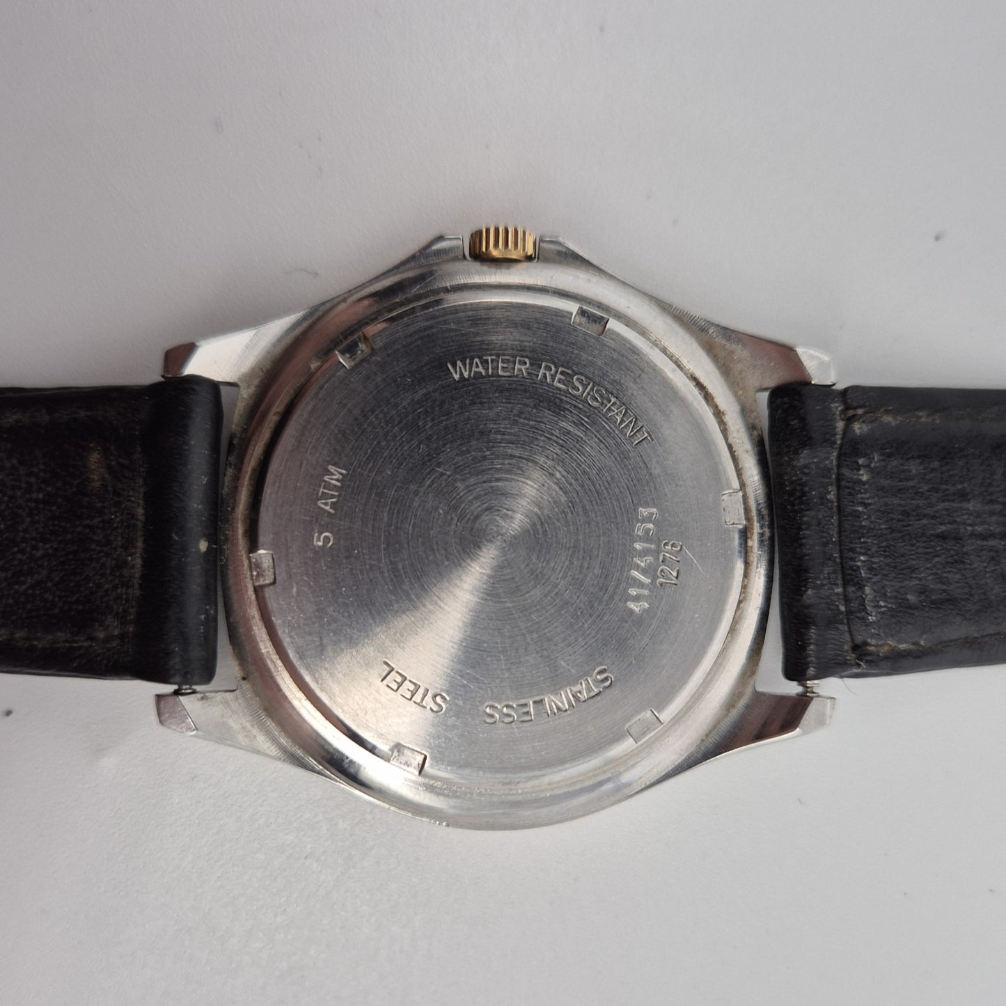 Klassische Junghans Herrenarmbanduhr – Zeitlose Eleganz in Schwarz und Gold