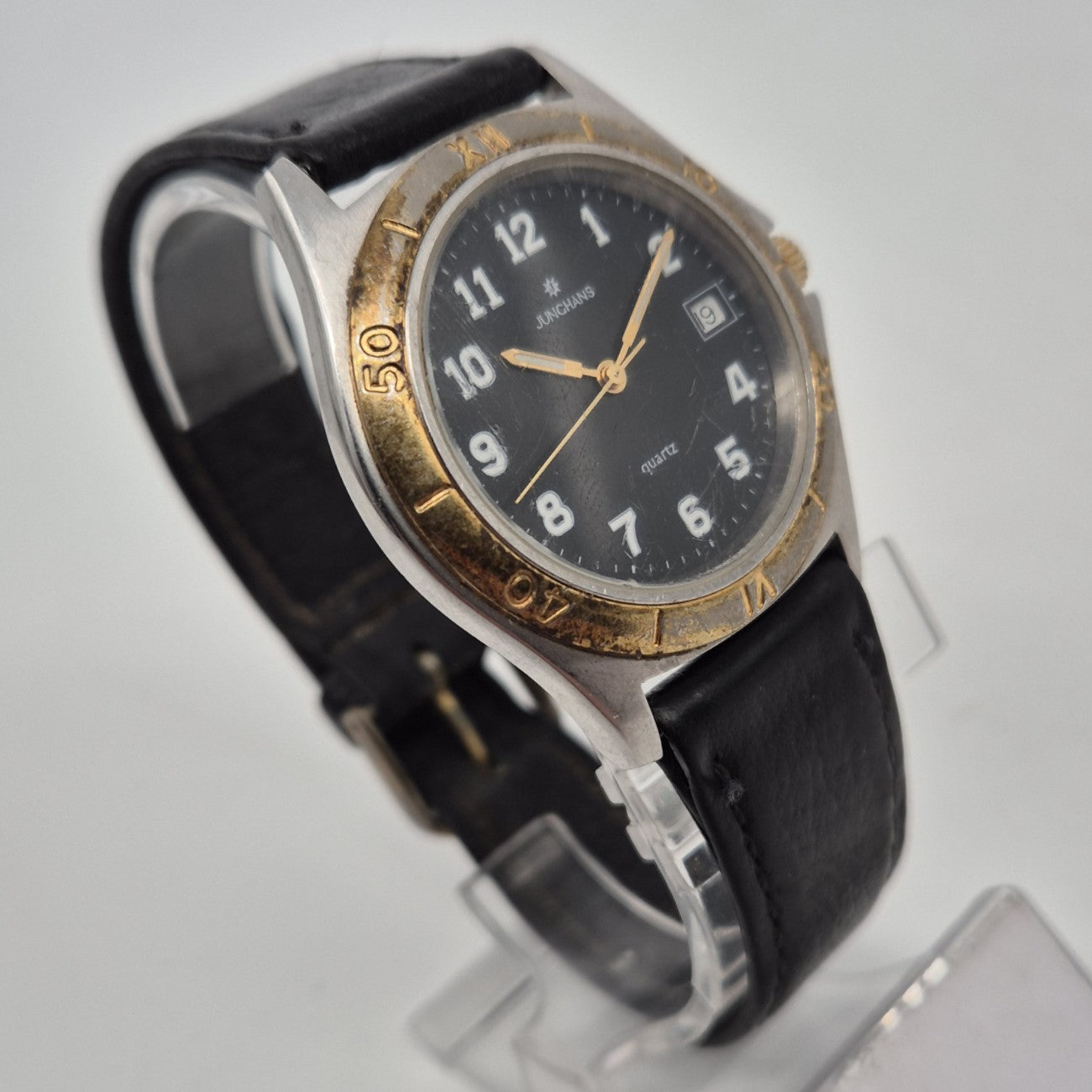 Klassische Junghans Herrenarmbanduhr – Zeitlose Eleganz in Schwarz und Gold