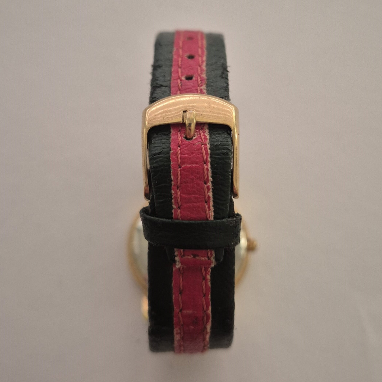 Luxuriöse Gucci Herrenarmbanduhr – Eleganz und italienischer Stil