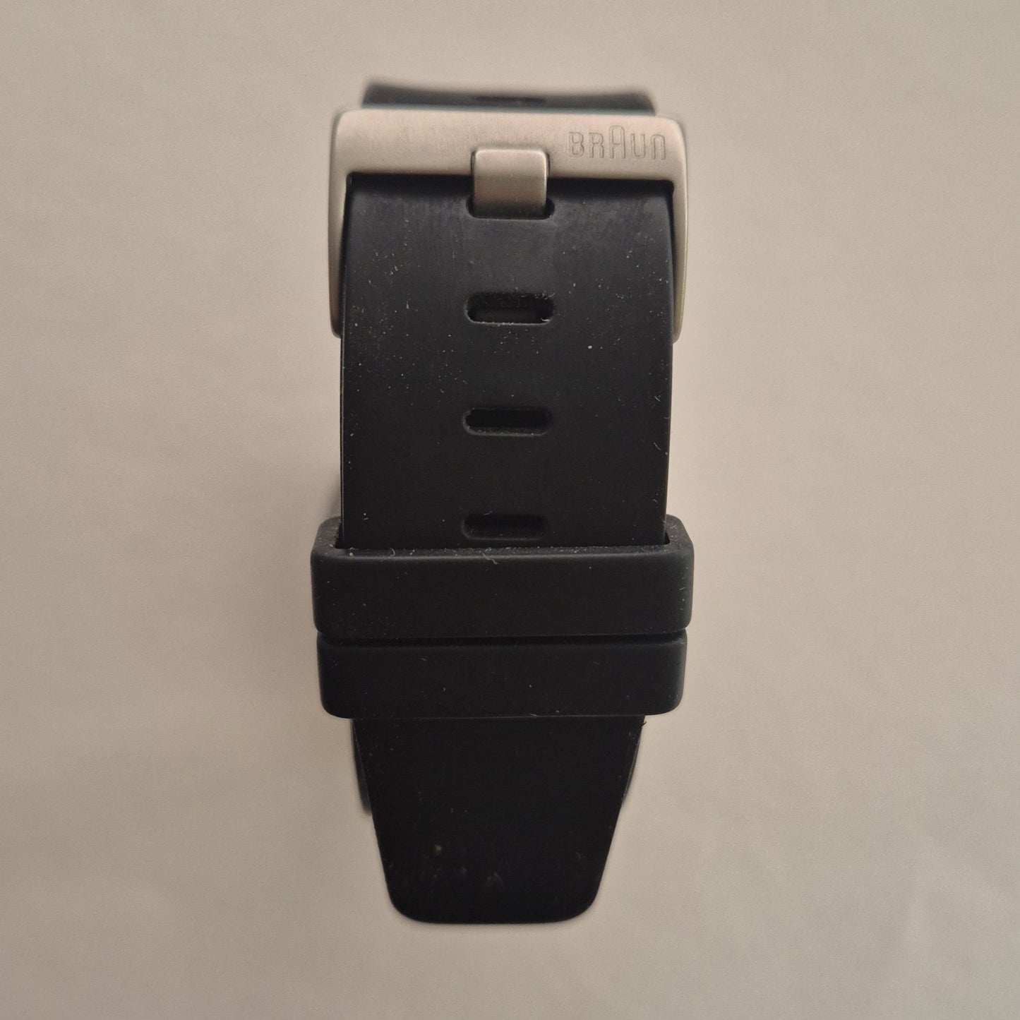 Braun Herrenarmbanduhr – Minimalistisches Design in Perfektion