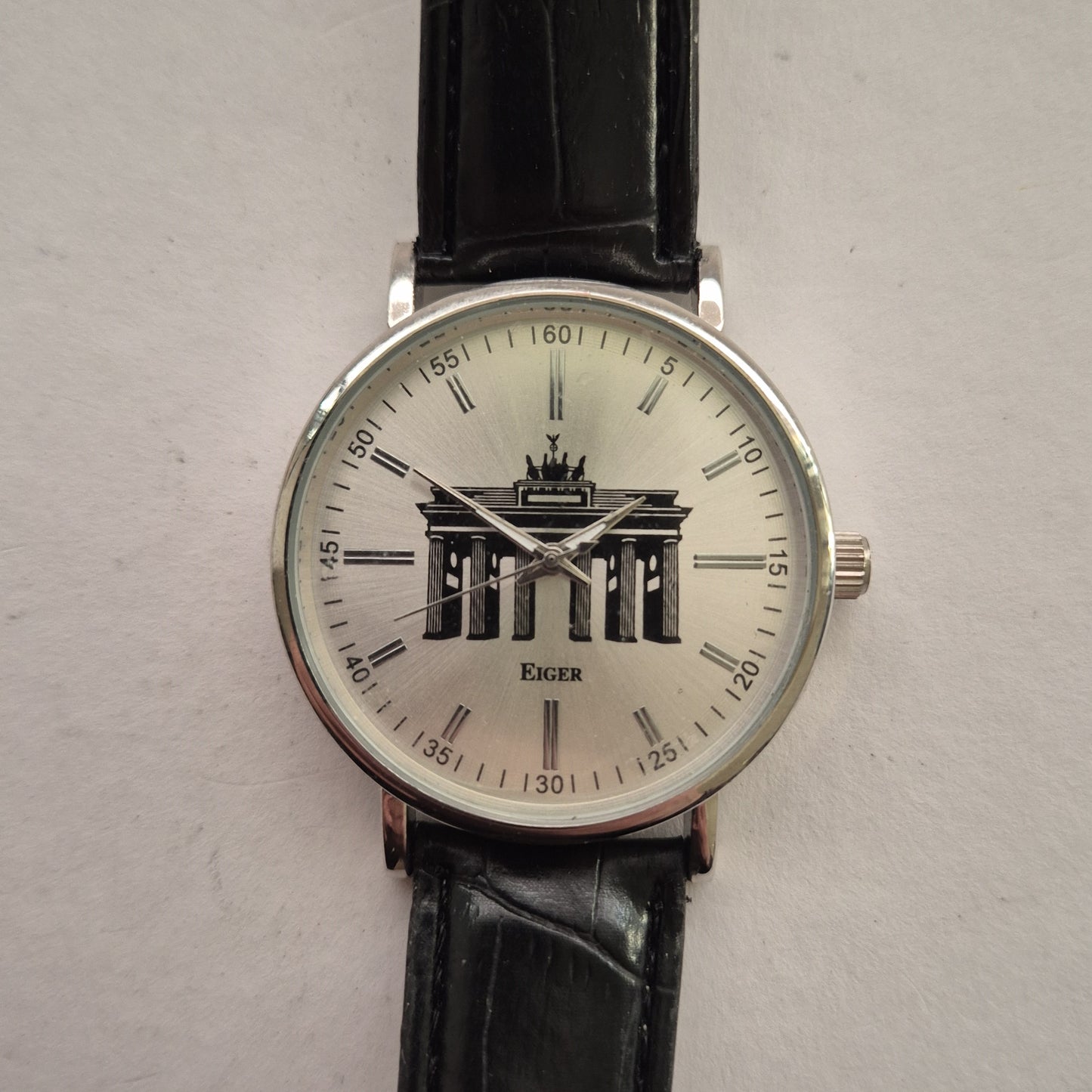 Eiger Herrenarmbanduhr – Klassisches Design mit Brandenburger Tor