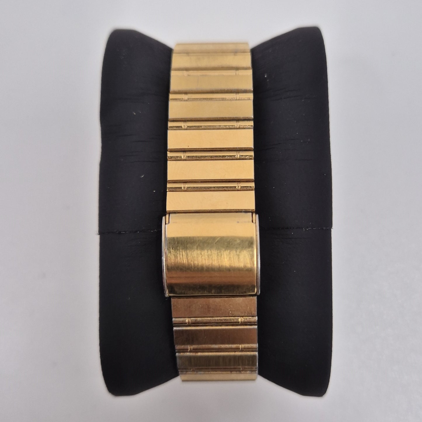 Klassische D'Cole Herrenarmbanduhr Zeitlose Eleganz in Gold