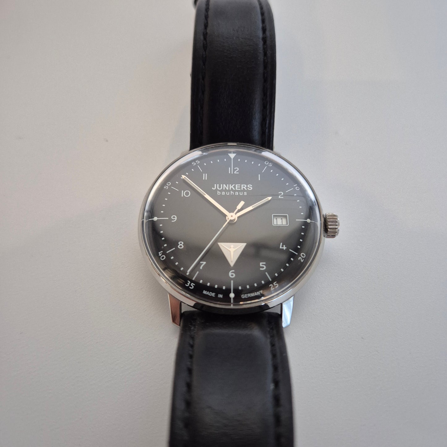 Klassische Junkers Bauhaus Herrenarmbanduhr – Eleganz im zeitlosen Design