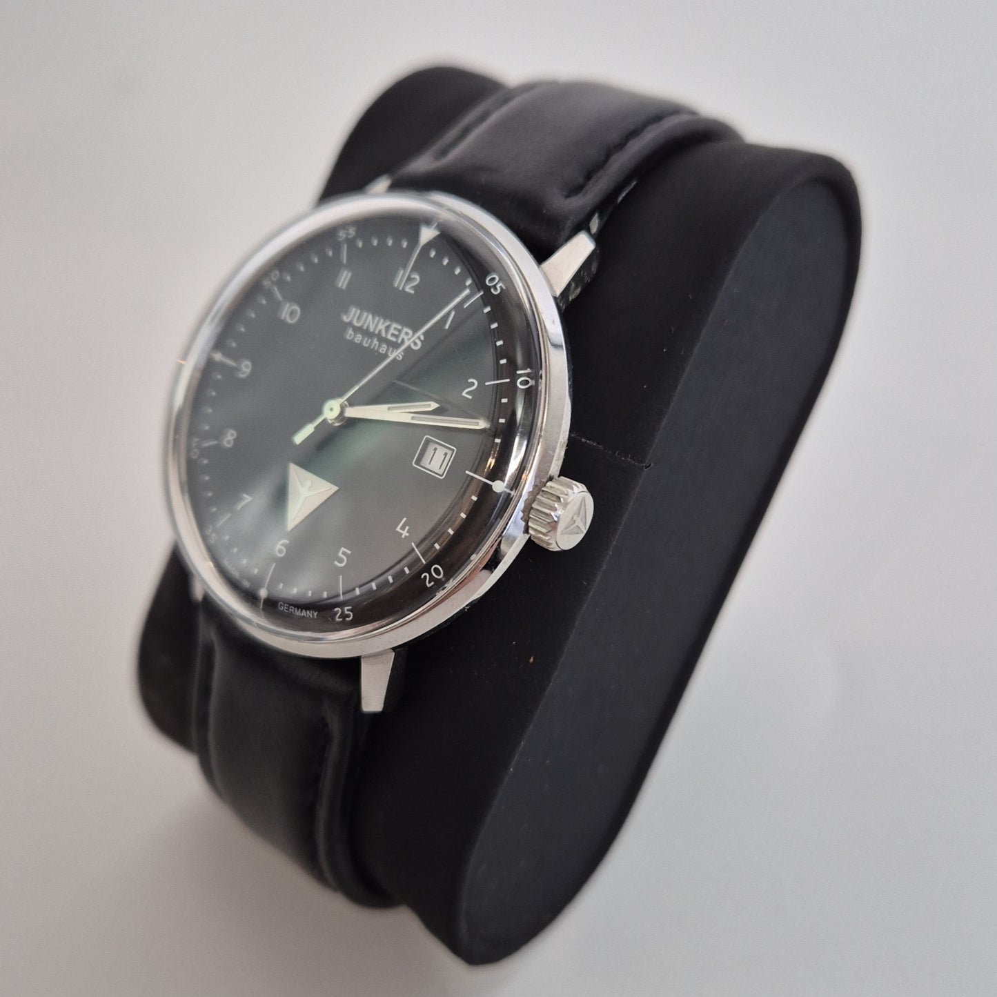 Klassische Junkers Bauhaus Herrenarmbanduhr – Eleganz im zeitlosen Design