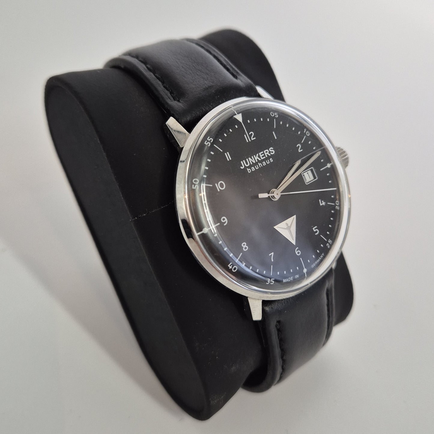 Klassische Junkers Bauhaus Herrenarmbanduhr – Eleganz im zeitlosen Design