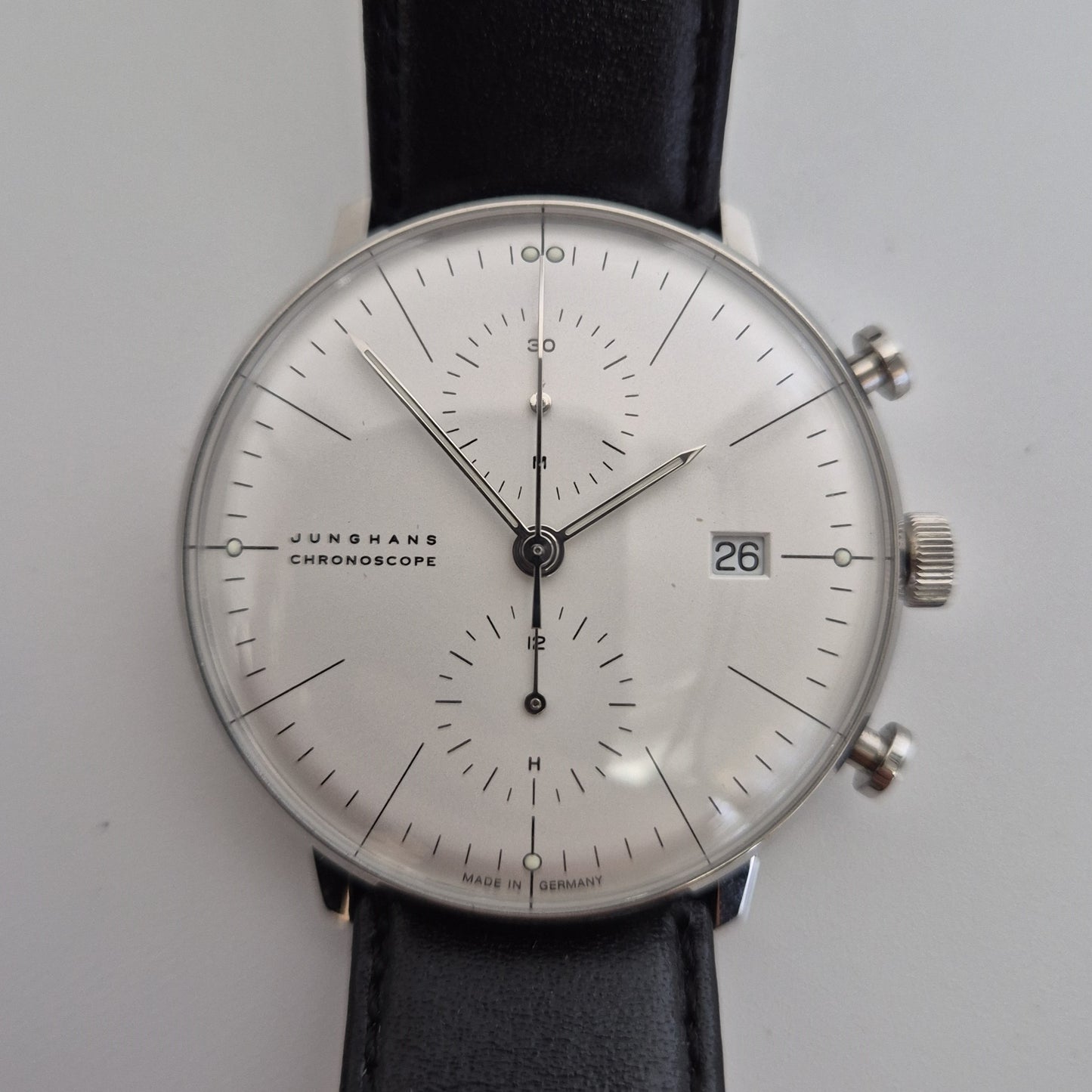 Elegante Junghans Chronoscope – Minimalistisches Design aus Deutschland