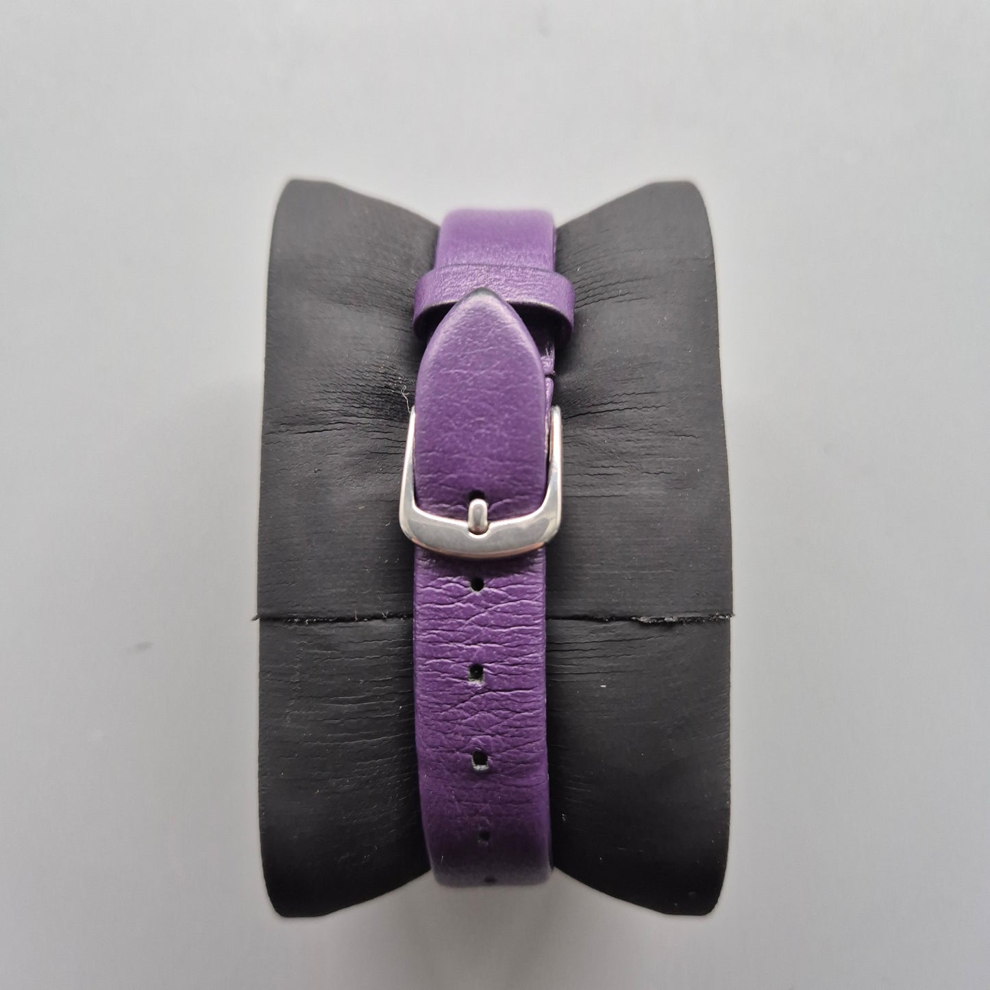 Eternal Love Damenarmbanduhr Elegantes Design mit violettem Lederarmband