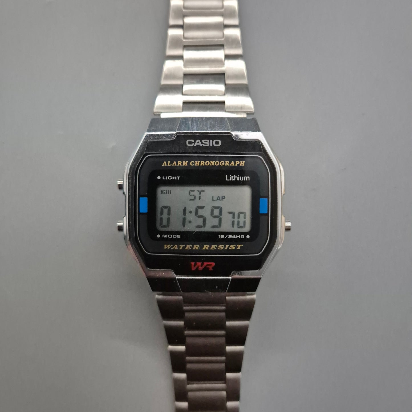 Klassische Casio Digitaluhr – Vielseitiger Begleiter mit Retro-Charme