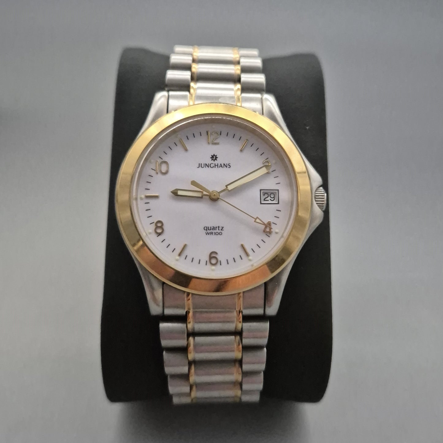 Klassische Junghans Herrenarmbanduhr – Eleganz trifft Funktionalität