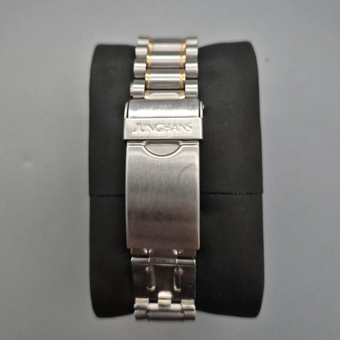 Klassische Junghans Herrenarmbanduhr – Eleganz trifft Funktionalität