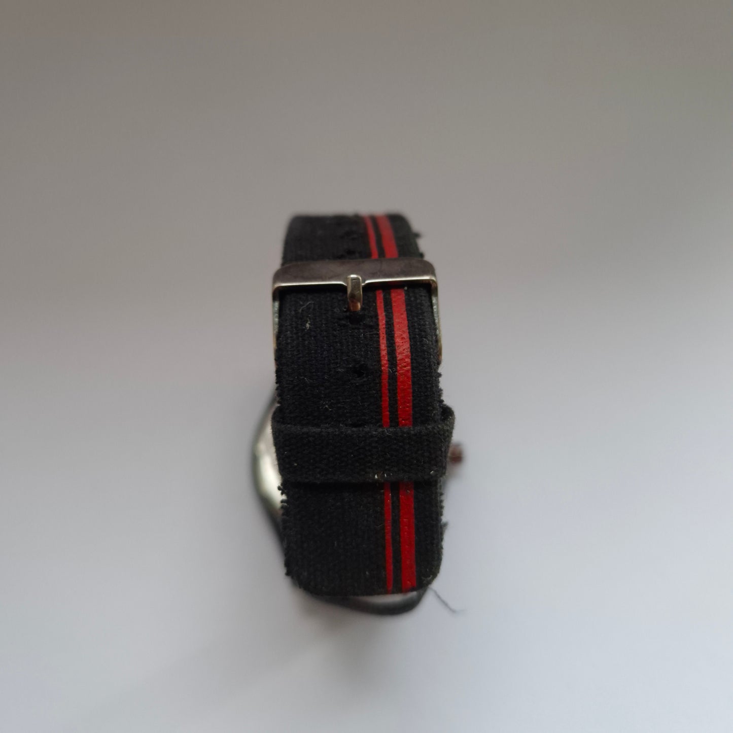 Sportliche Kelton Herrenarmbanduhr – Modernes Design für aktive Träger