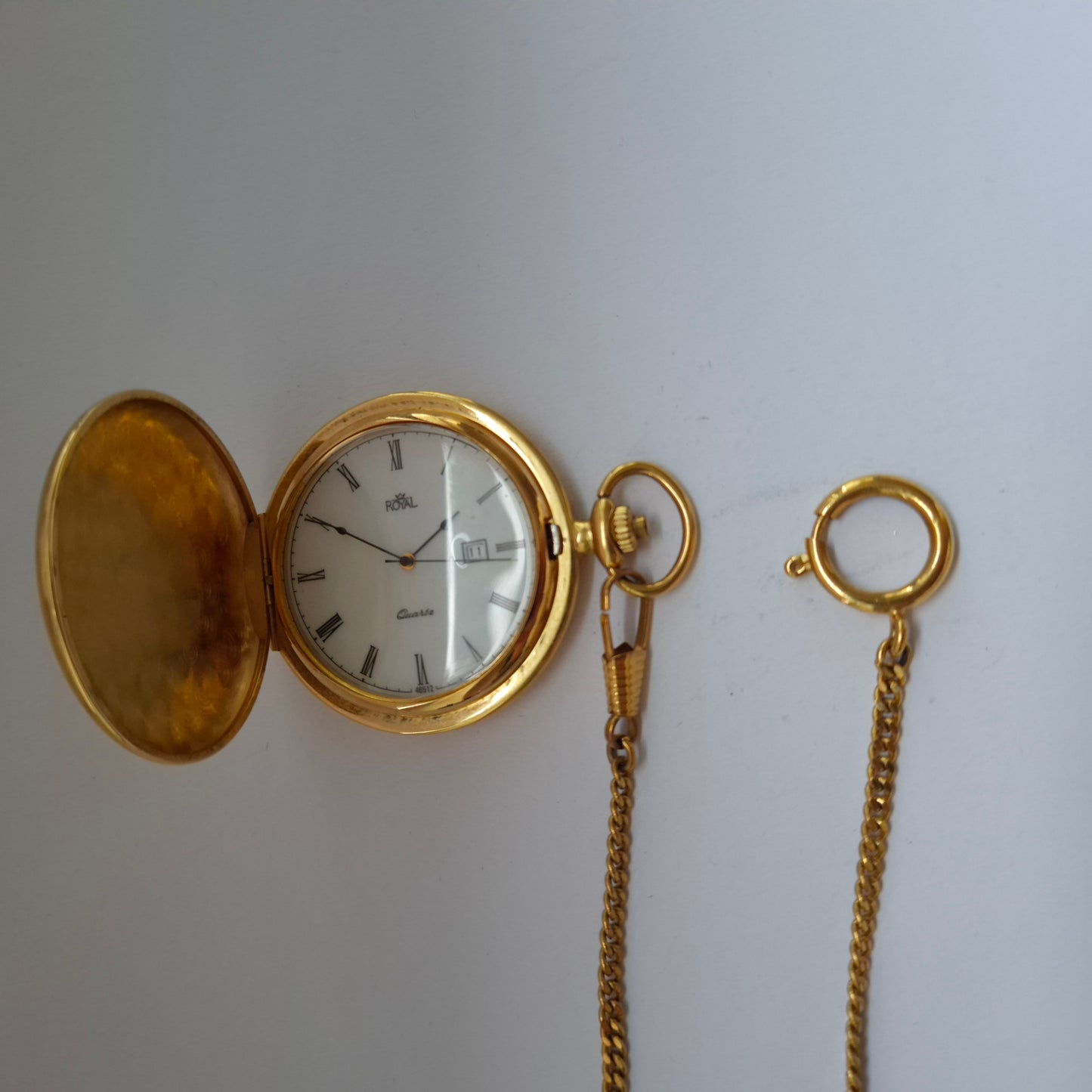 Elegante Royal Taschenuhr – Goldfarben mit Kettenanhänger