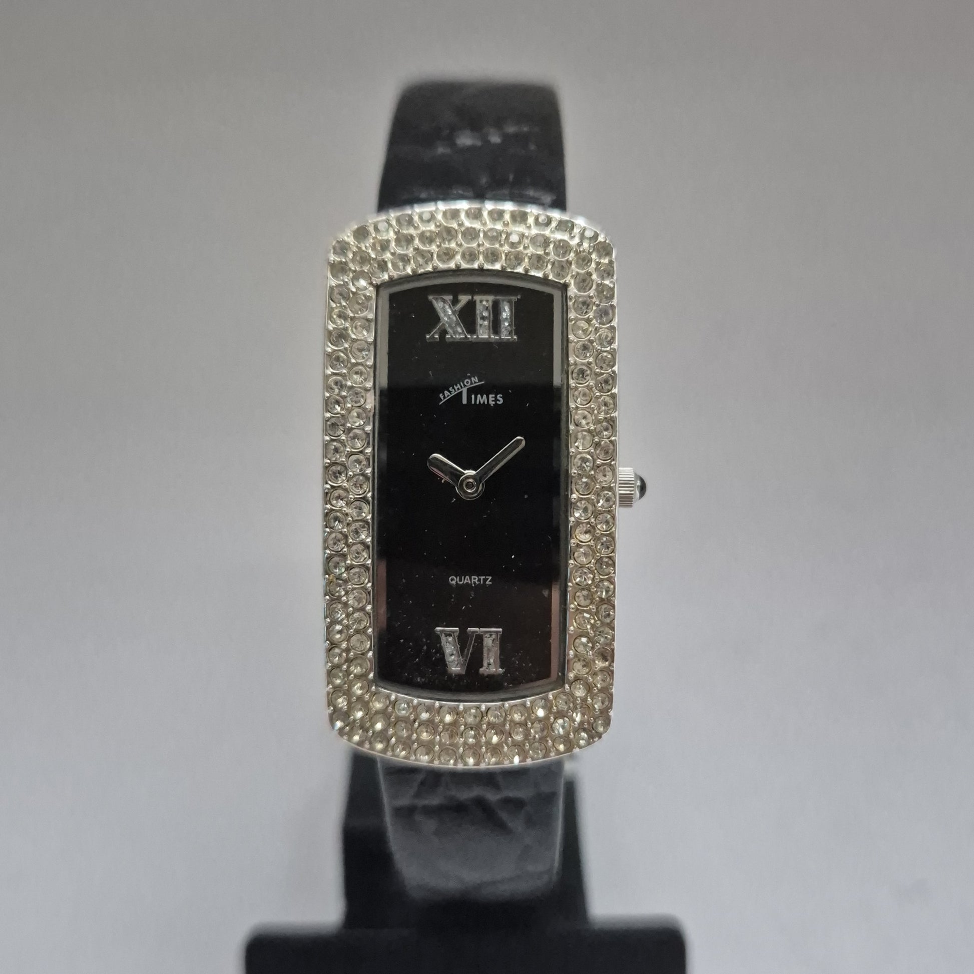 Exklusive Fashion Times Damenarmbanduhr β GlamourΓΆs mit