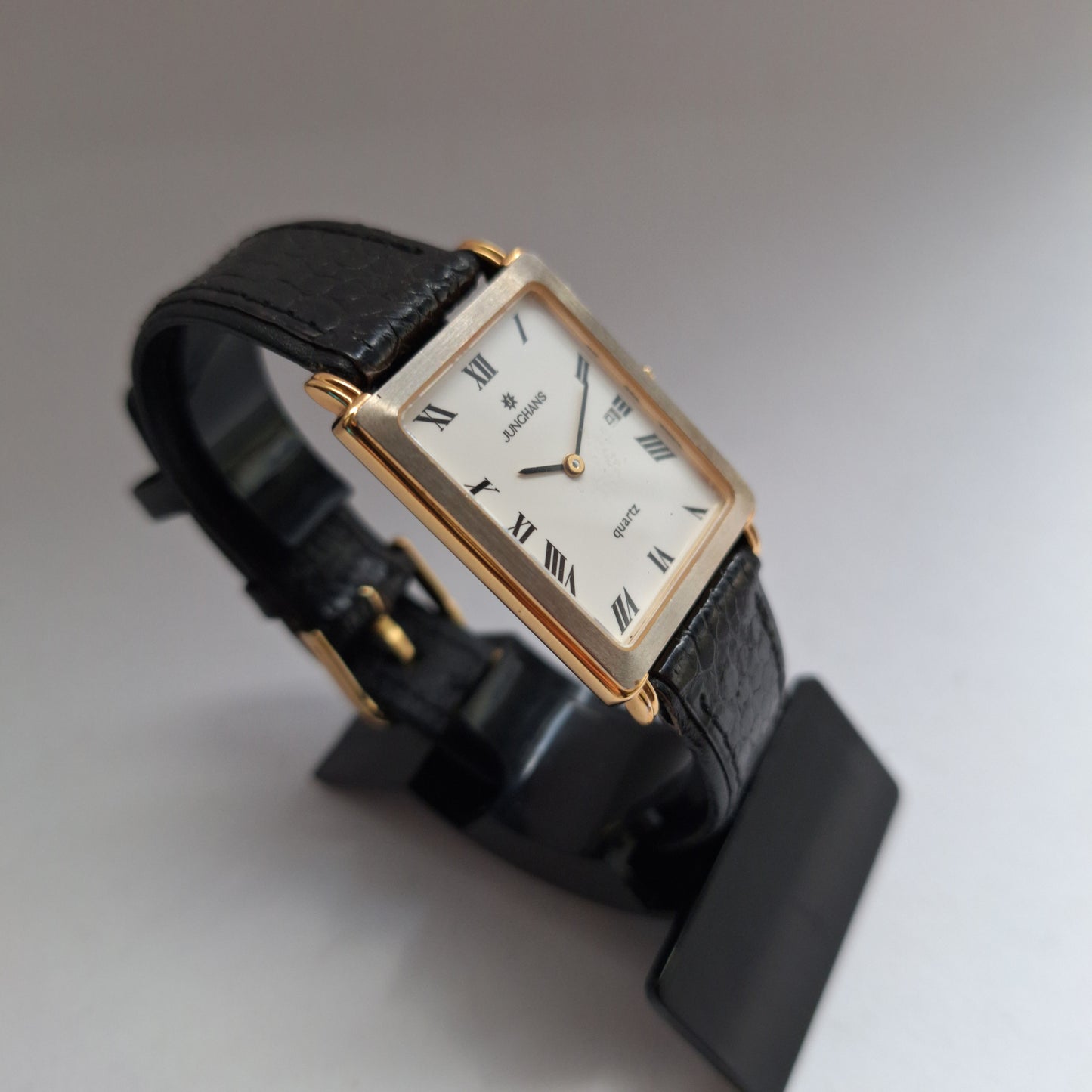 Klassische Junghans Herrenarmbanduhr – Eleganz in eckigem Design