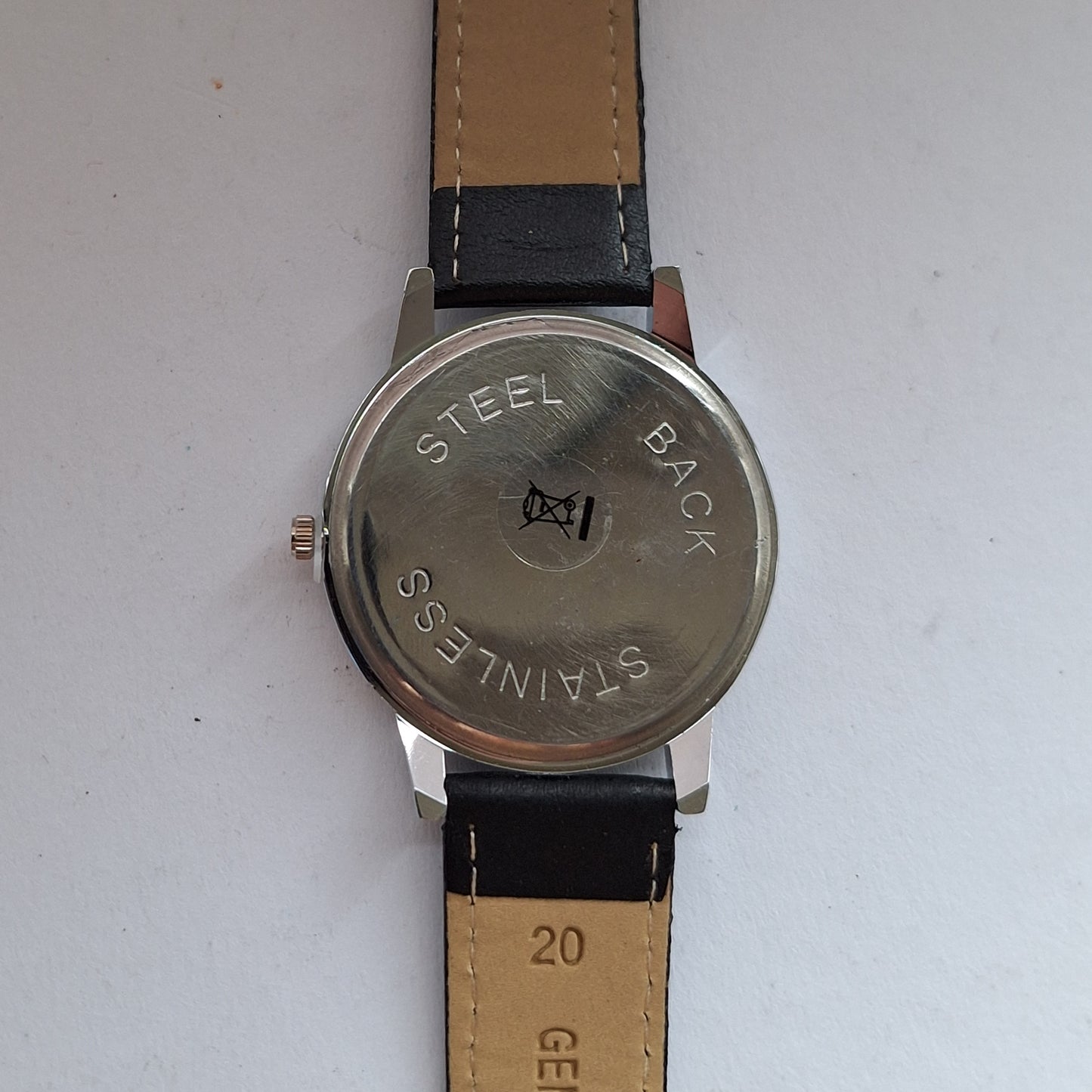 Klassische VIVE Herrenarmbanduhr – Zeitloser Stil für jeden Tag