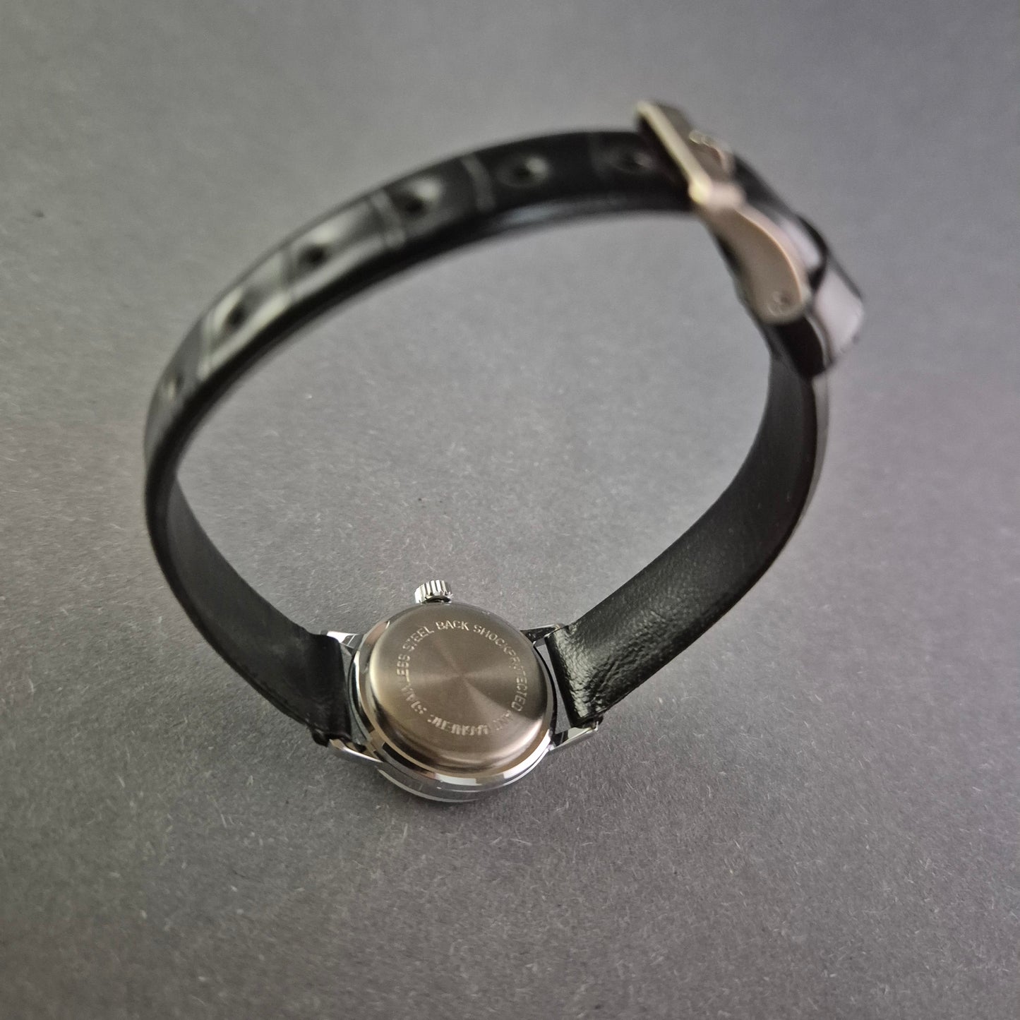 Elegante Aldo Damenarmbanduhr – Einzigartiges Design mit Zahlen in Worten