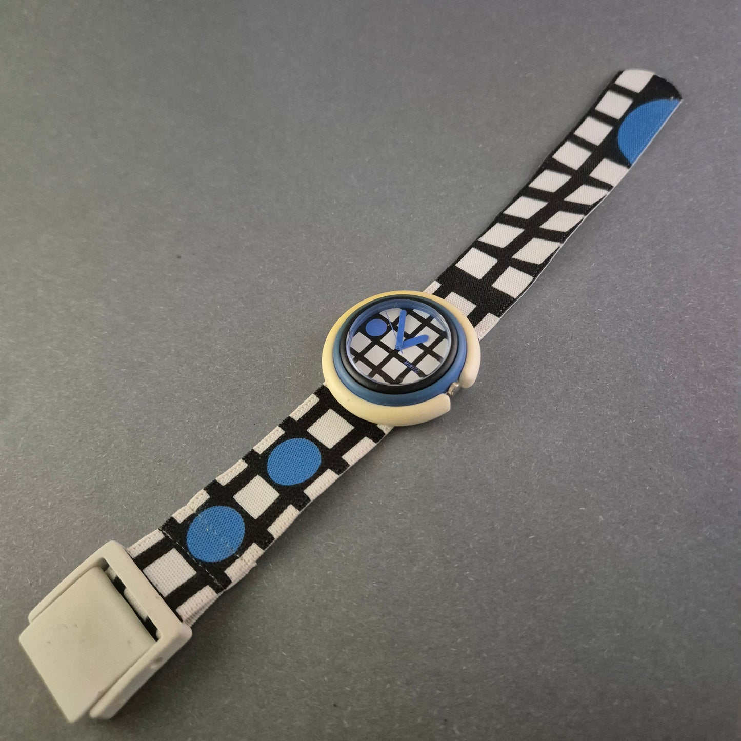 Trendige Minitz-Armbanduhr – Einzigartiges Design für Stilbewusste