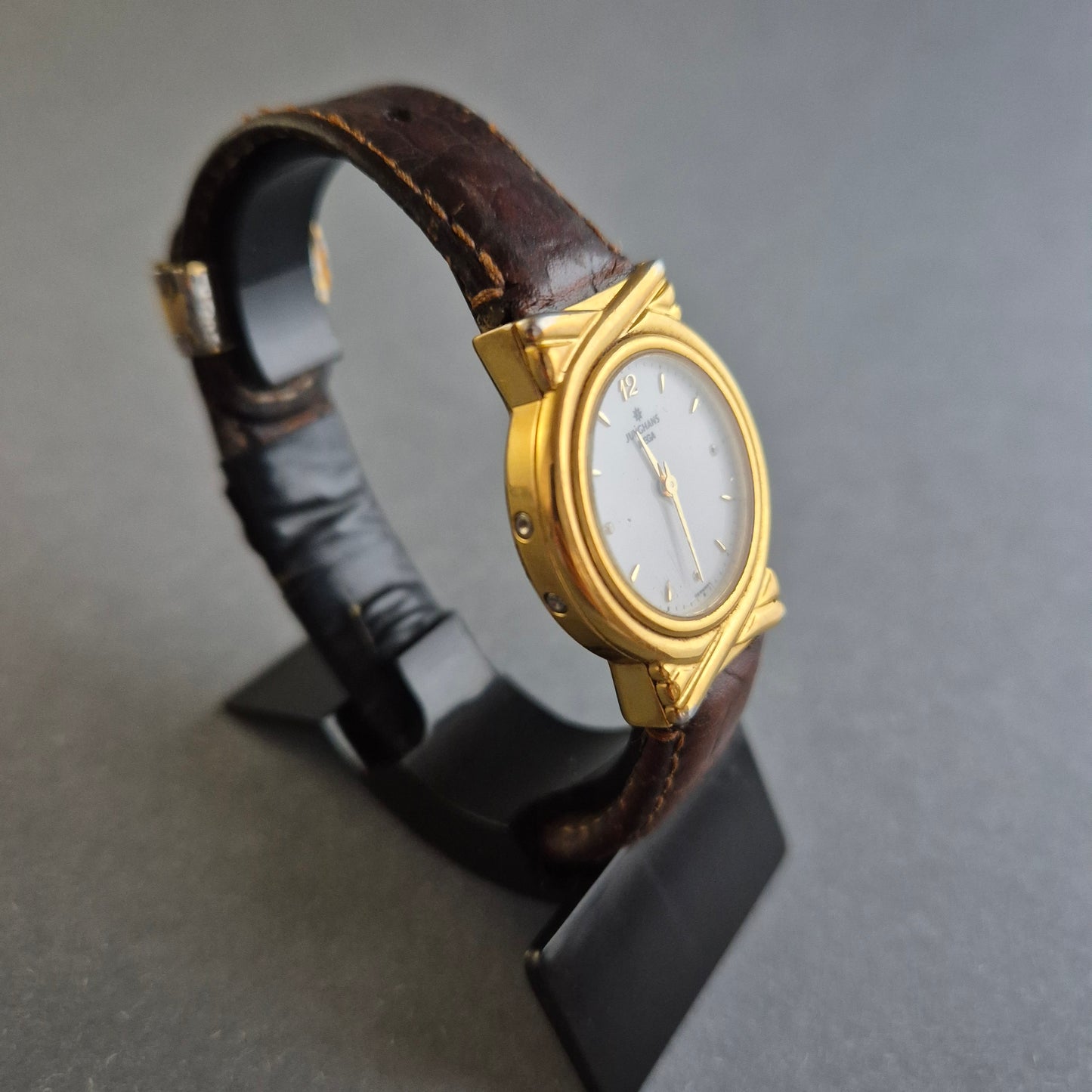 Exklusive Junghans Mega Damenarmbanduhr – Zeitlose Eleganz in Gold