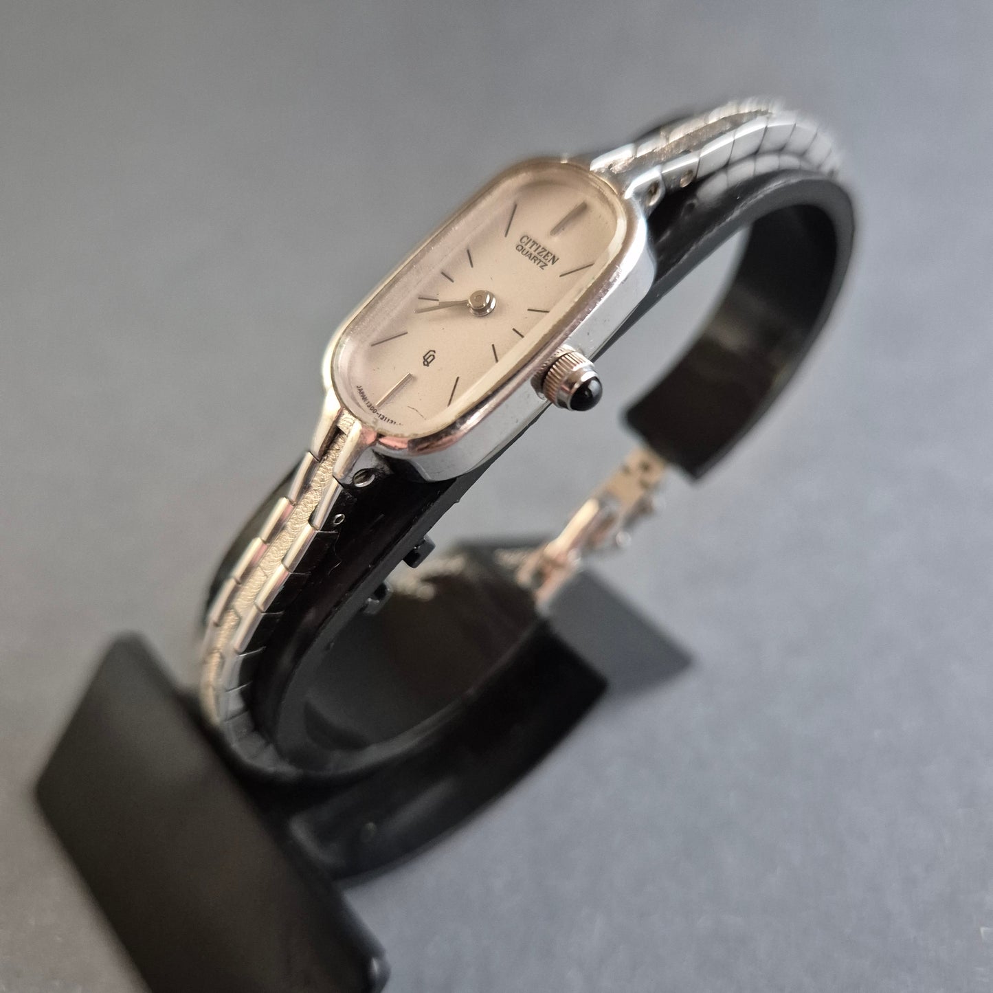 Elegante Citizen Damenarmbanduhr – Klassisches Silberdesign