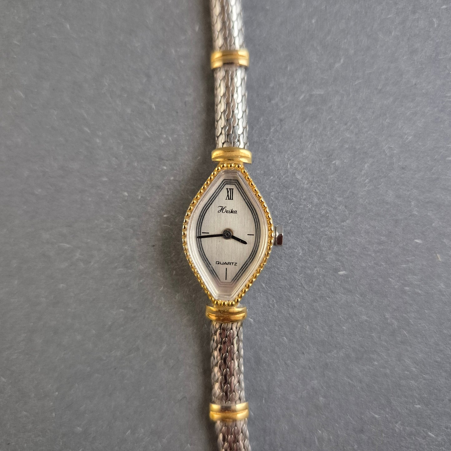 Zeitlose Damenarmbanduhr von Heika – Eleganz trifft auf klassischen Stil