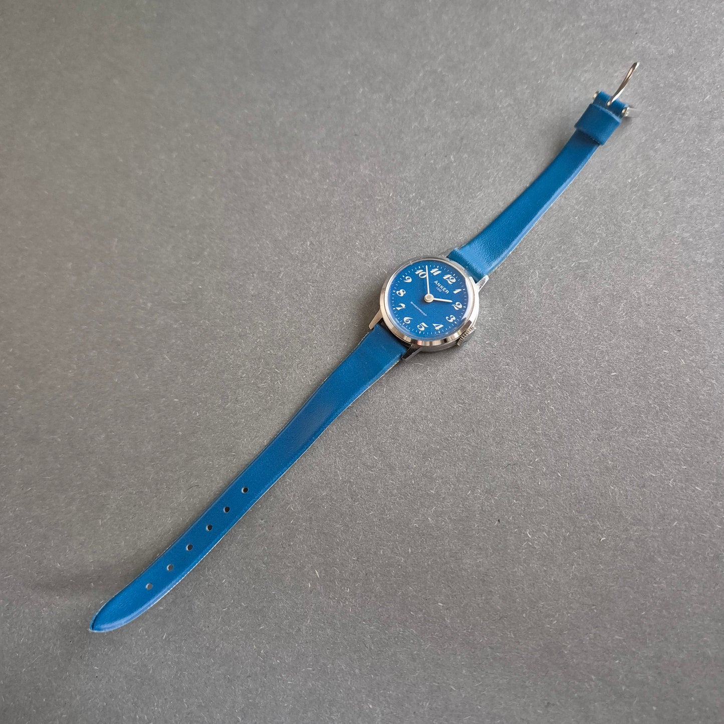 Elegante Anker Damenarmbanduhr – Zeitlose Schönheit in Blau