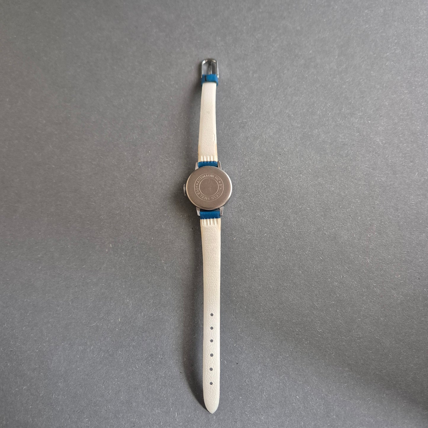 Elegante Anker Damenarmbanduhr – Zeitlose Schönheit in Blau