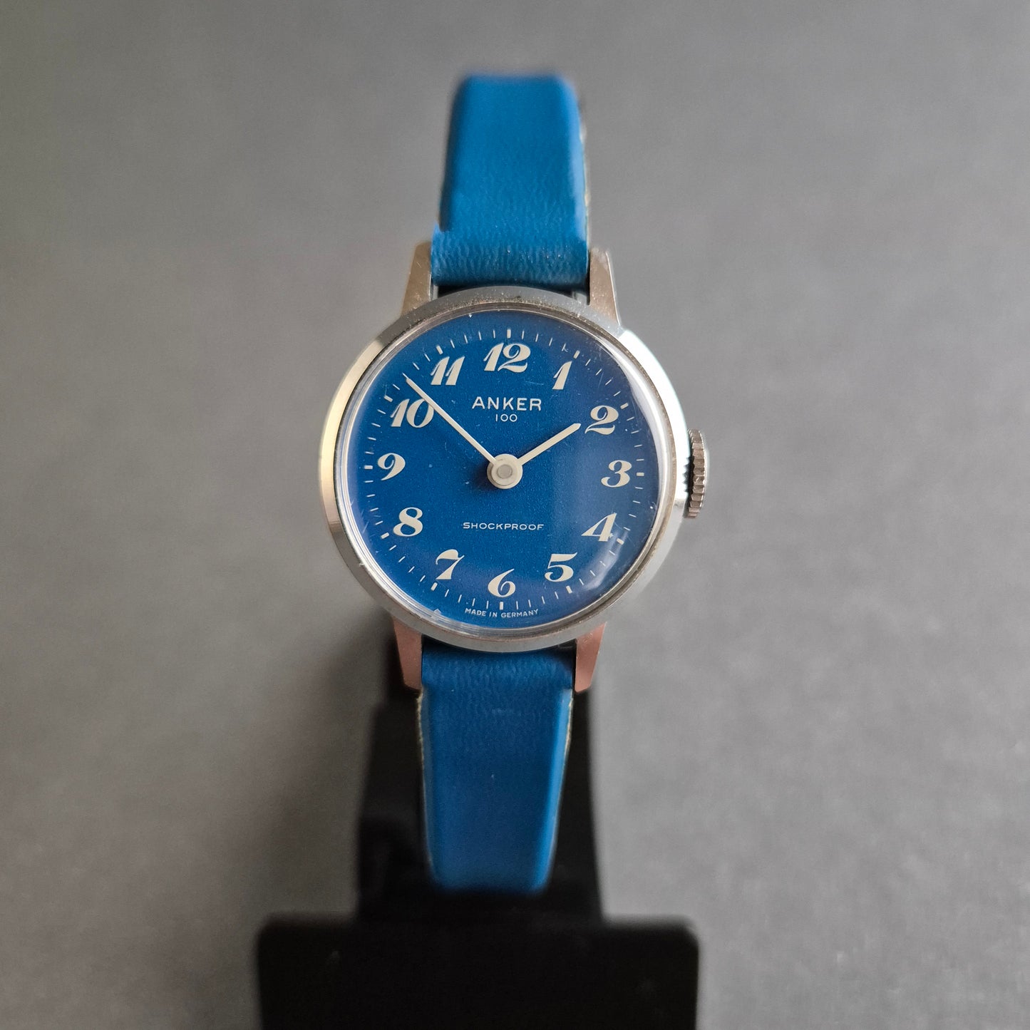 Elegante Anker Damenarmbanduhr – Zeitlose Schönheit in Blau