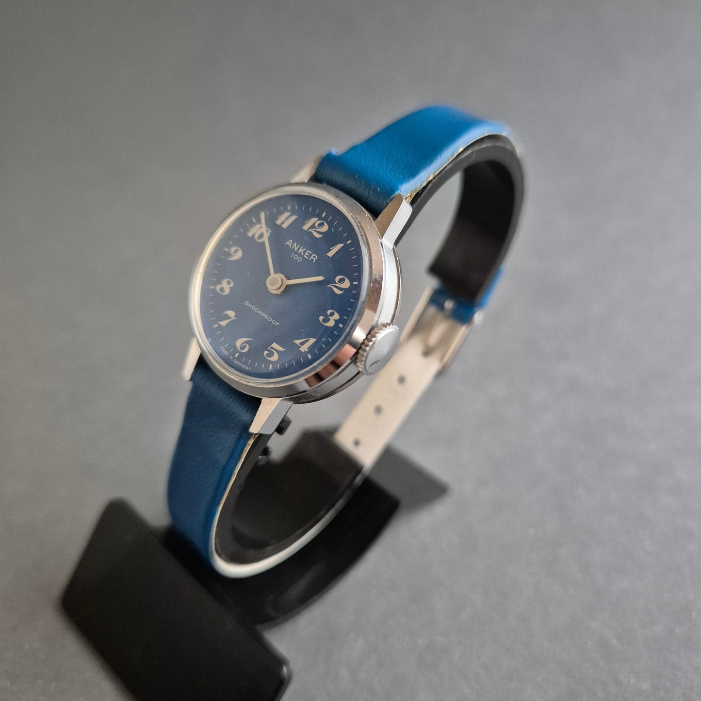 Elegante Anker Damenarmbanduhr – Zeitlose Schönheit in Blau