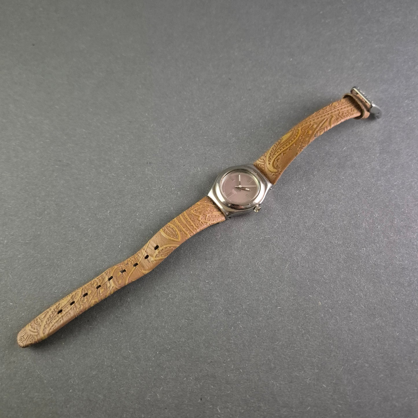 Klassische Swatch Damenarmbanduhr – Ein Hauch von Vintage-Eleganz