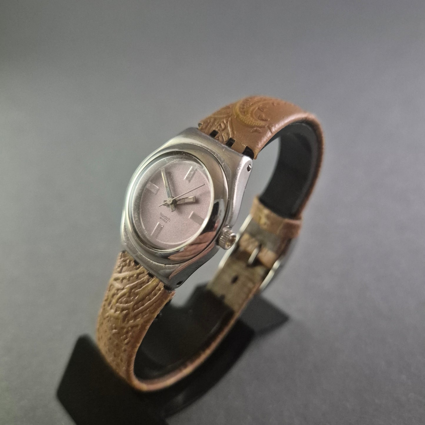 Klassische Swatch Damenarmbanduhr – Ein Hauch von Vintage-Eleganz