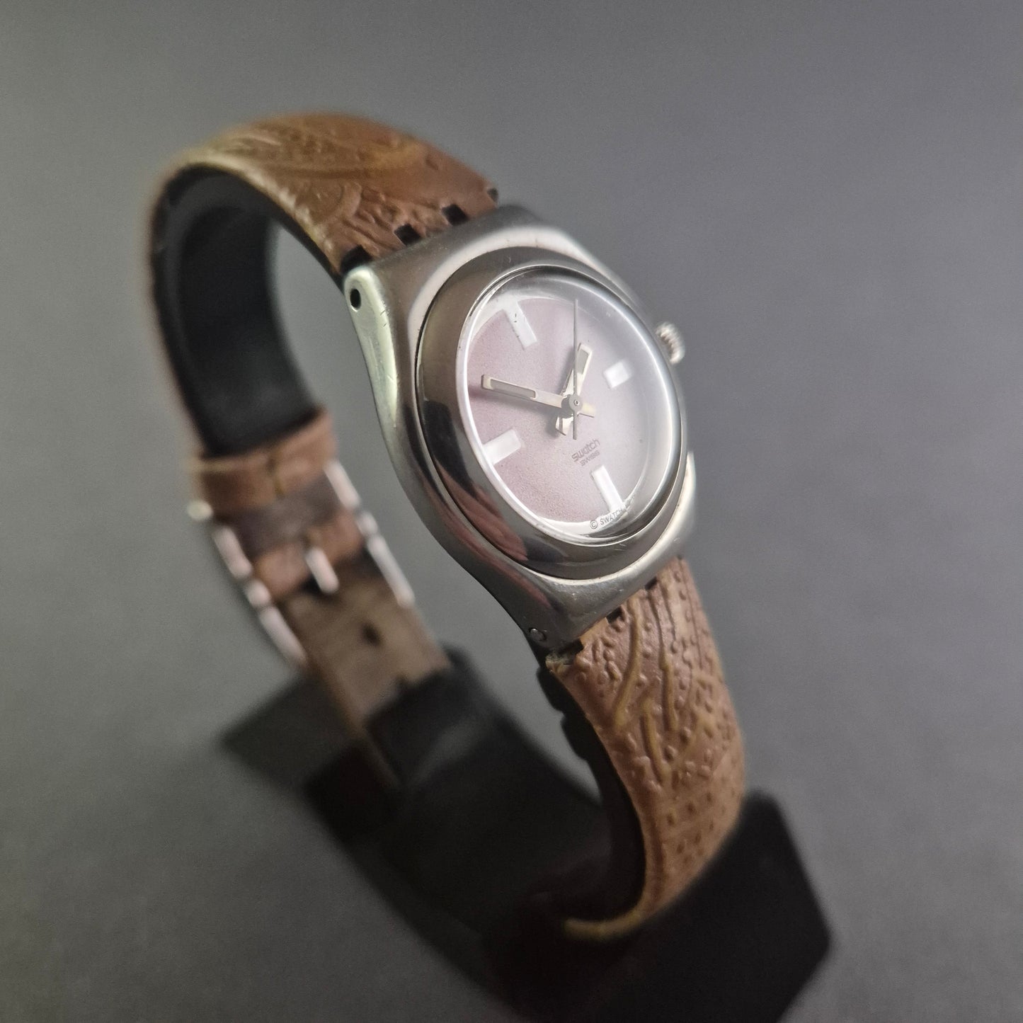 Klassische Swatch Damenarmbanduhr – Ein Hauch von Vintage-Eleganz