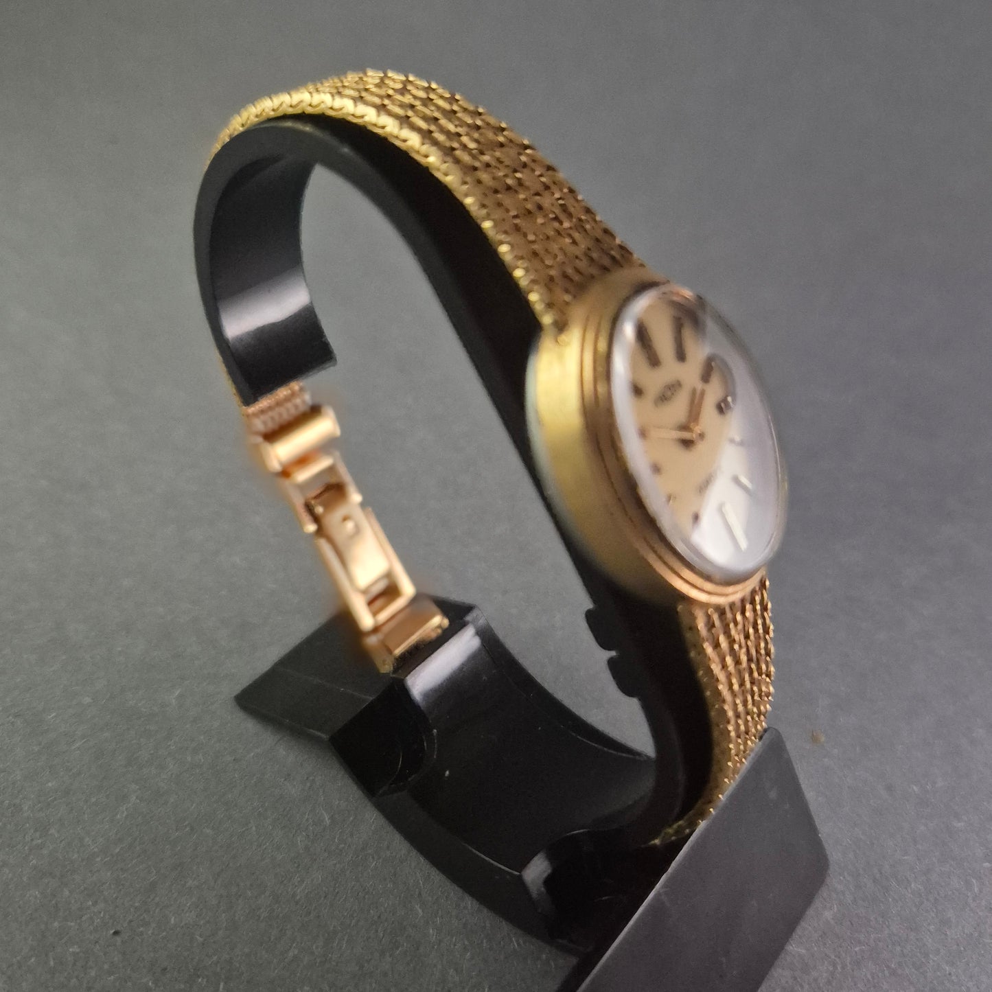 Elegante Damenarmbanduhr von AGS – Klassischer Stil in Gold