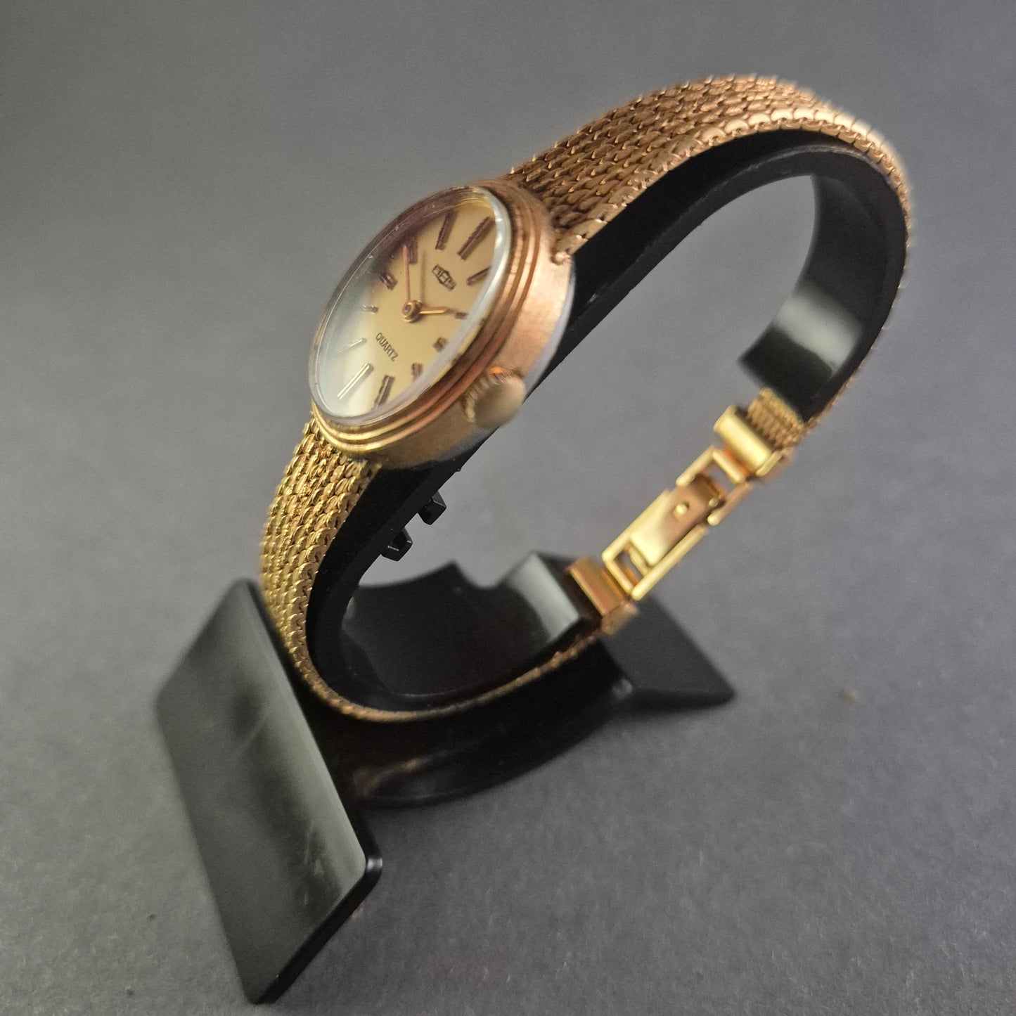 Elegante Damenarmbanduhr von AGS – Klassischer Stil in Gold