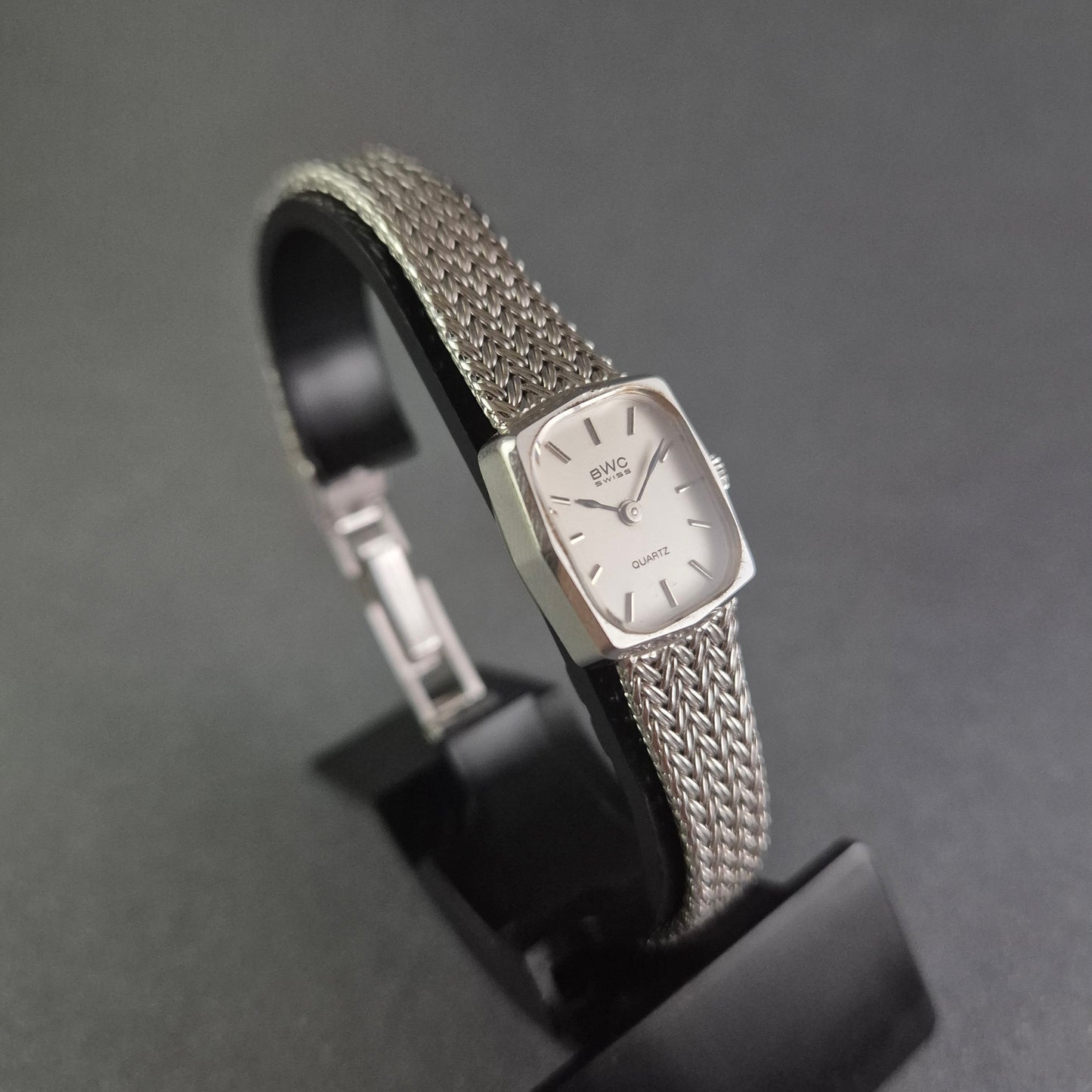 Elegante BWC Damenarmbanduhr – Schweizer Qualität mit feinem Edelstahlarmband