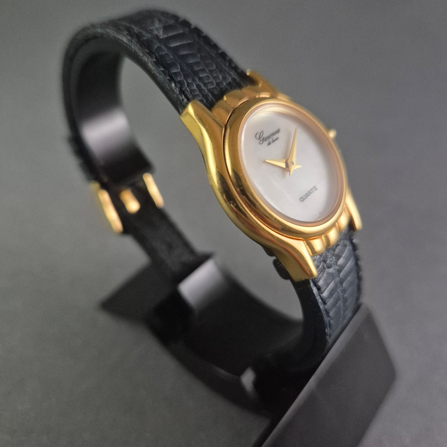 Stilvolle Garonne Damenarmbanduhr – Zeitlose Eleganz in Gold