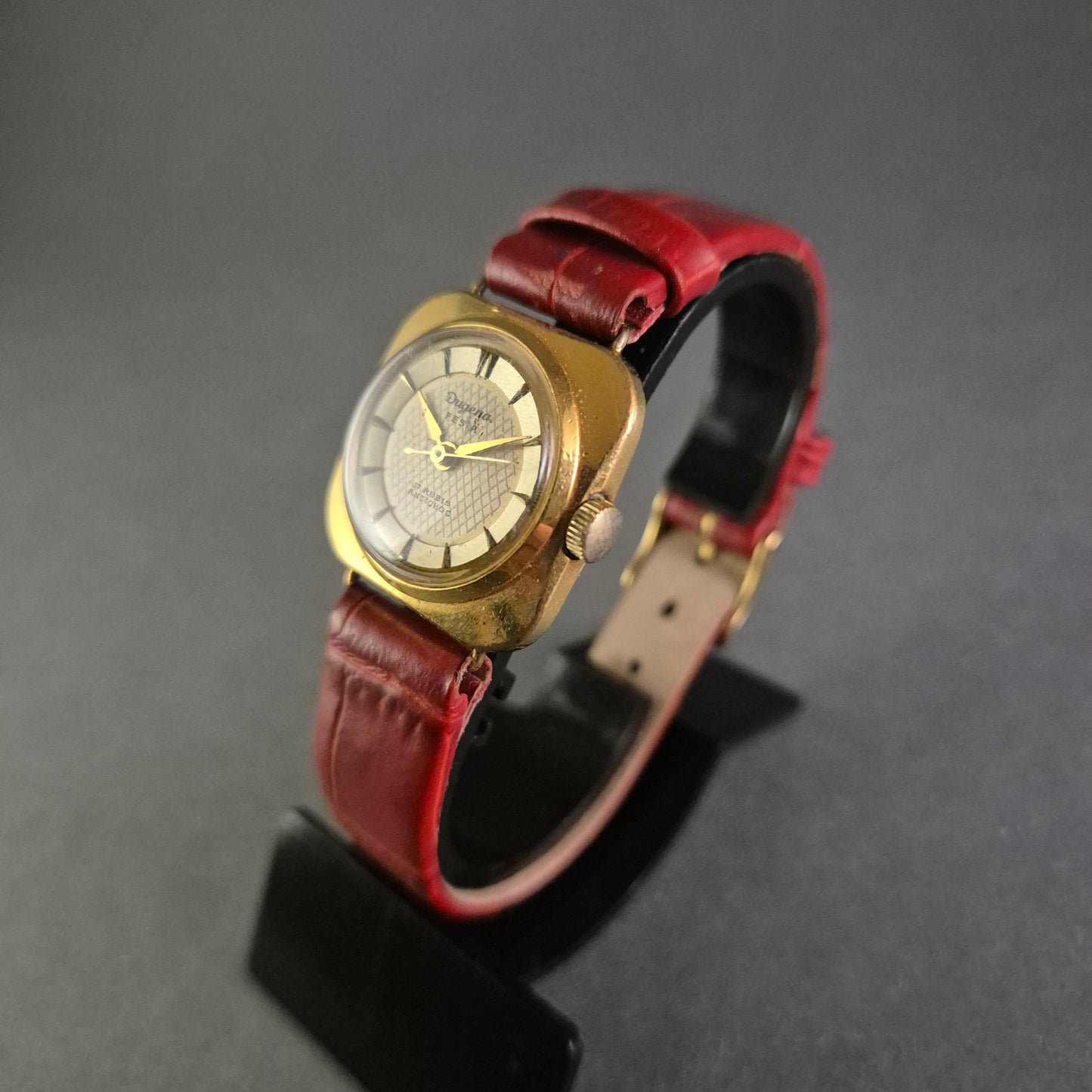 Titel Klassische Dugena Damenarmbanduhr – Stilvolle Eleganz mit rotem Lederarmband