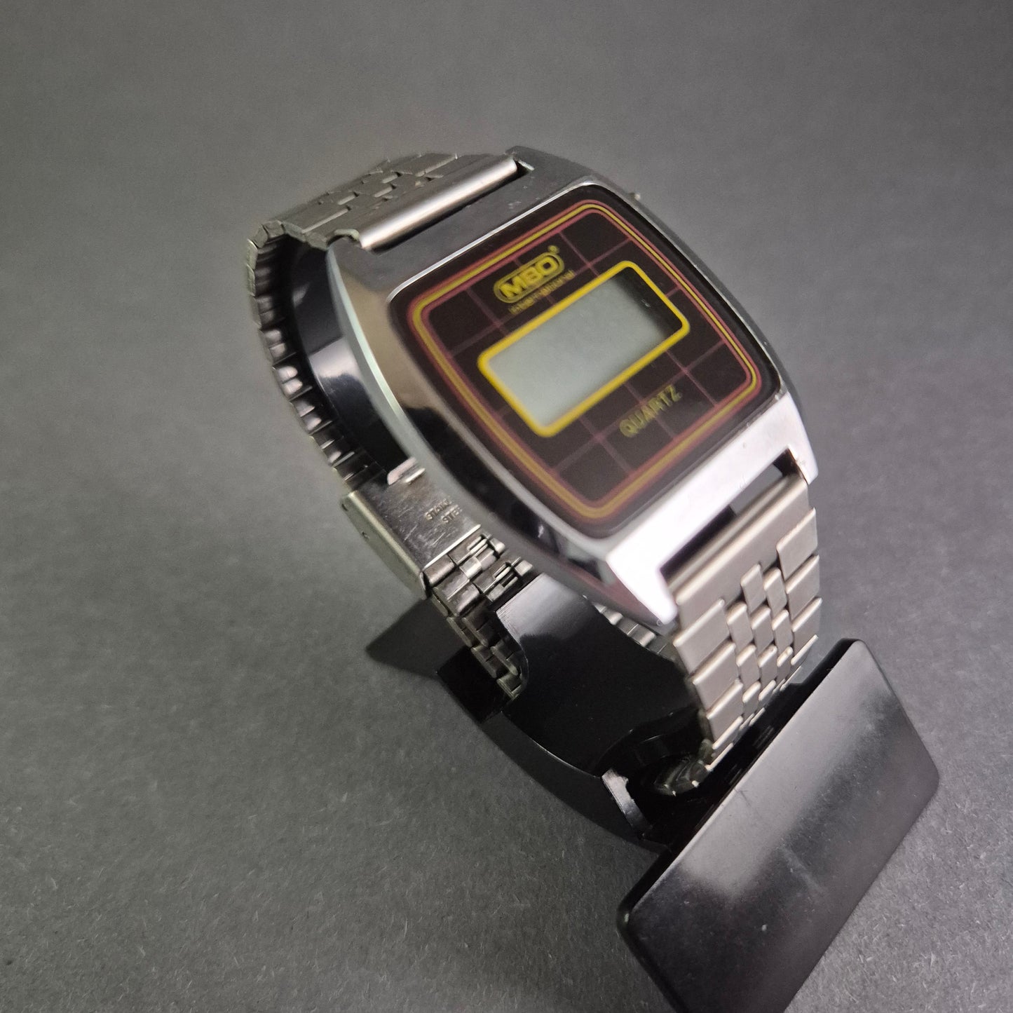 Vintage MBO Digitaluhr – Retro-Design aus vergangenen Zeiten