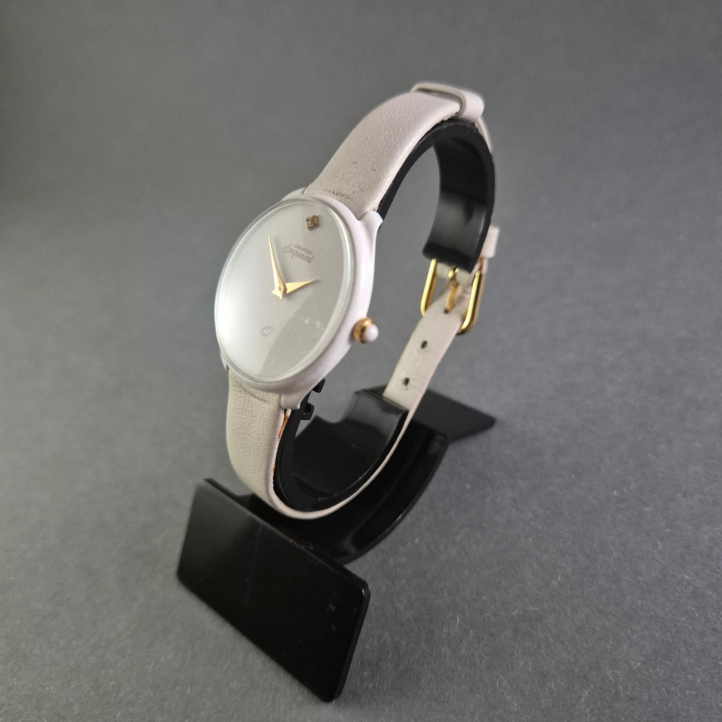 Elegante Exponent Damenarmbanduhr – Zeitloses Weiß mit schlichtem Design