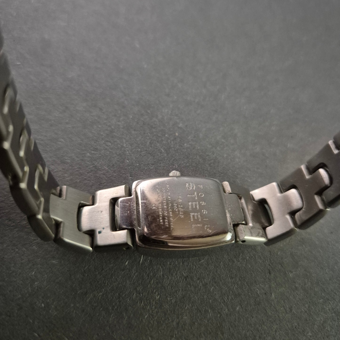 Elegante Fossil Damenarmbanduhr – Edelstahl mit zeitlosem Design