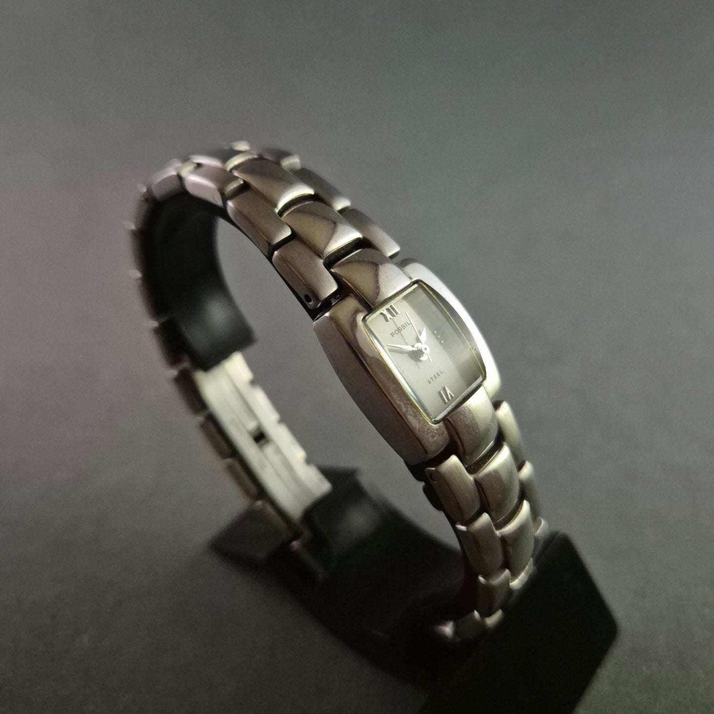 Elegante Fossil Damenarmbanduhr – Edelstahl mit zeitlosem Design