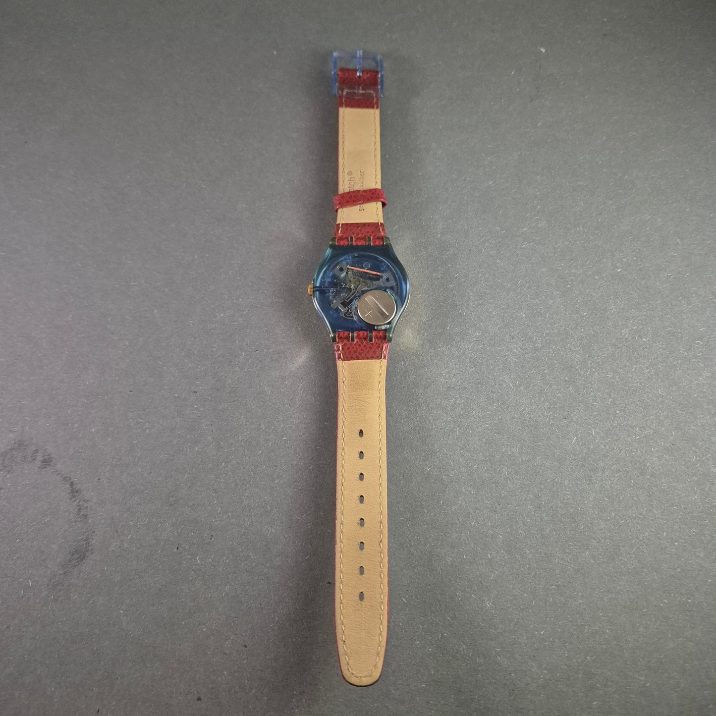 Swatch Swiss Classic Armbanduhr – Eleganter Stil mit leuchtendem Akzent