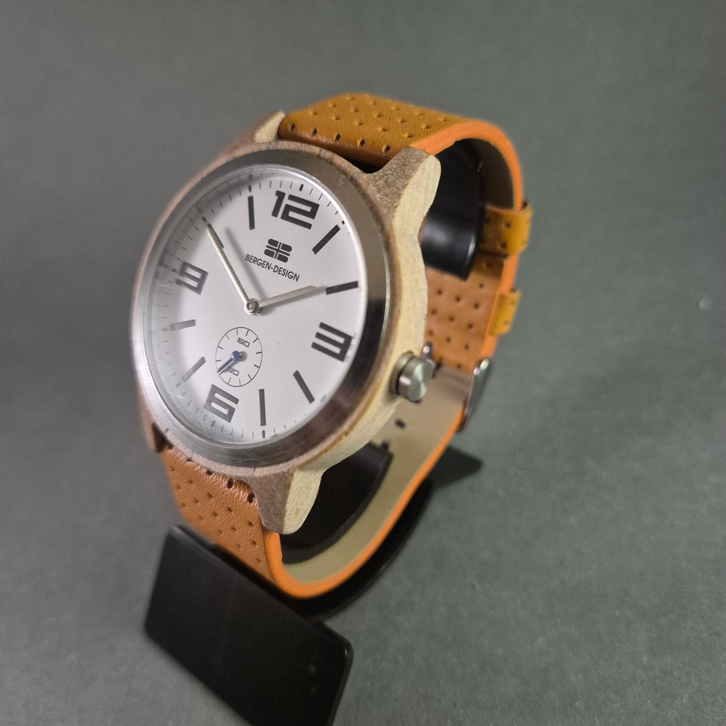 Moderne Bergen-Design Herrenuhr – Natürlicher Look mit Lederarmband