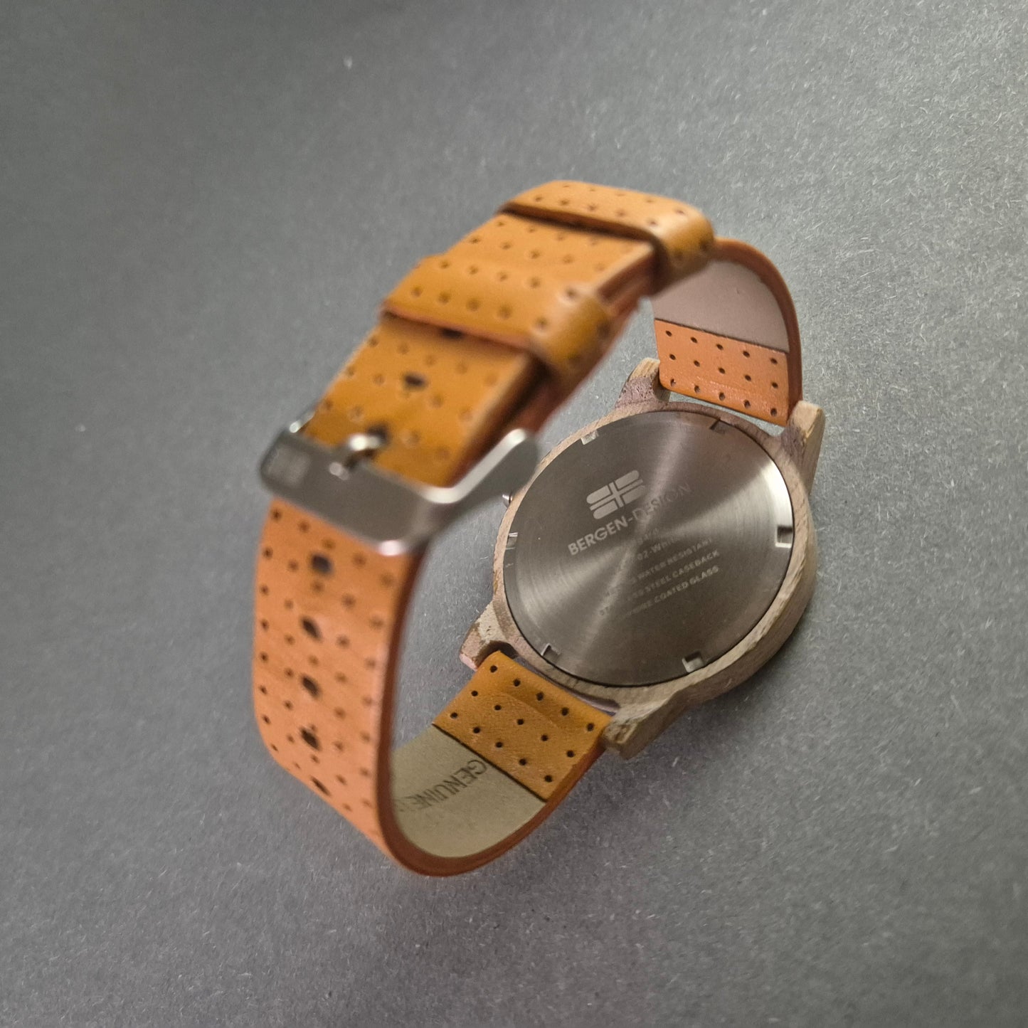 Moderne Bergen-Design Herrenuhr – Natürlicher Look mit Lederarmband