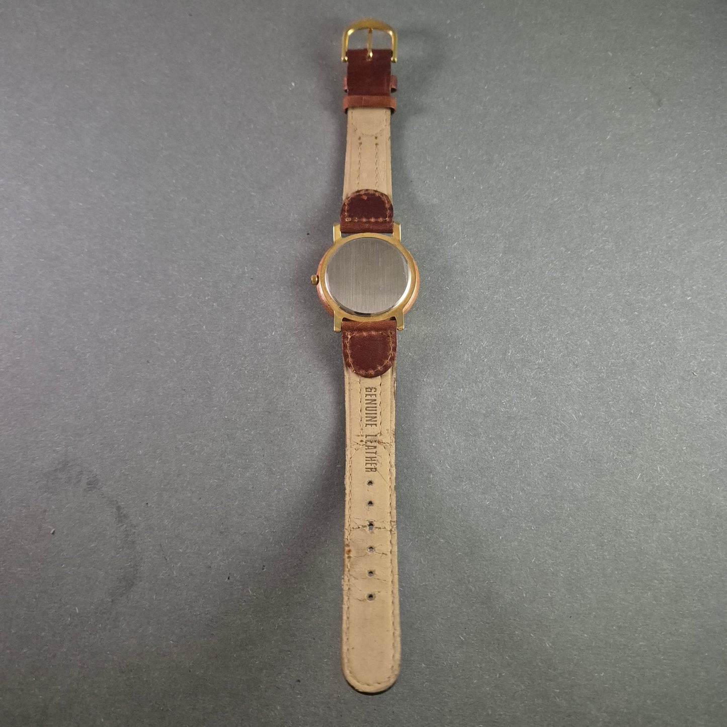 Adora Tradition Damenarmbanduhr – Stilvolle Eleganz in Holz-Optik