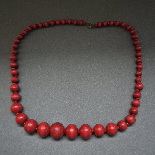 Klassische rote Holzperlenkette – Zeitlose Eleganz für jeden Anlass