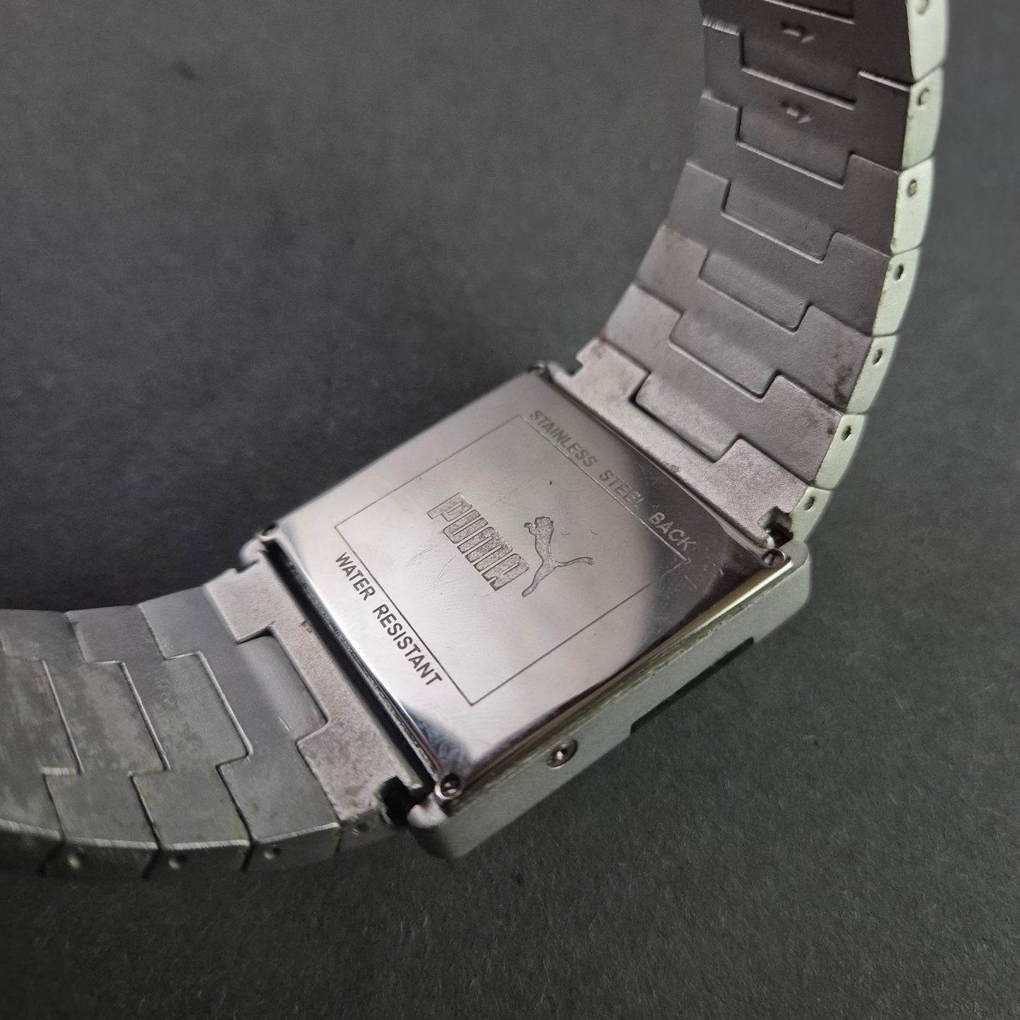 Moderne Puma Herrenarmbanduhr – Digitaluhr im sportlichen Design