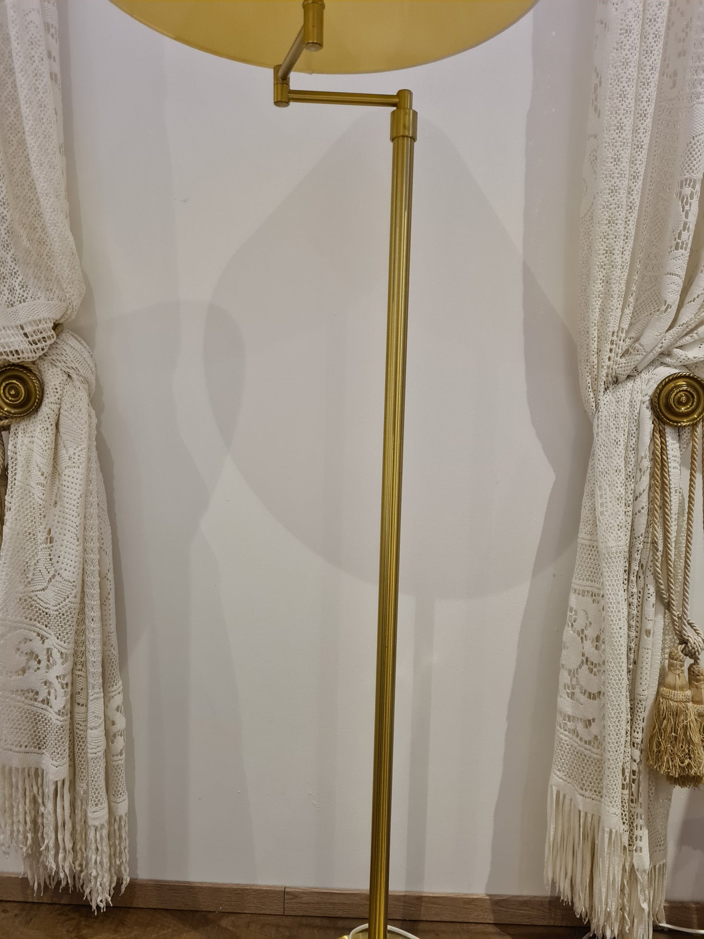 Elegante Art-Déco-Stehlampe – Gelenklampe mit Schirm Messing