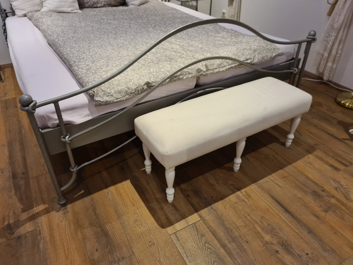 Moderne Sitzbank aus Holz Betthocker Weiss