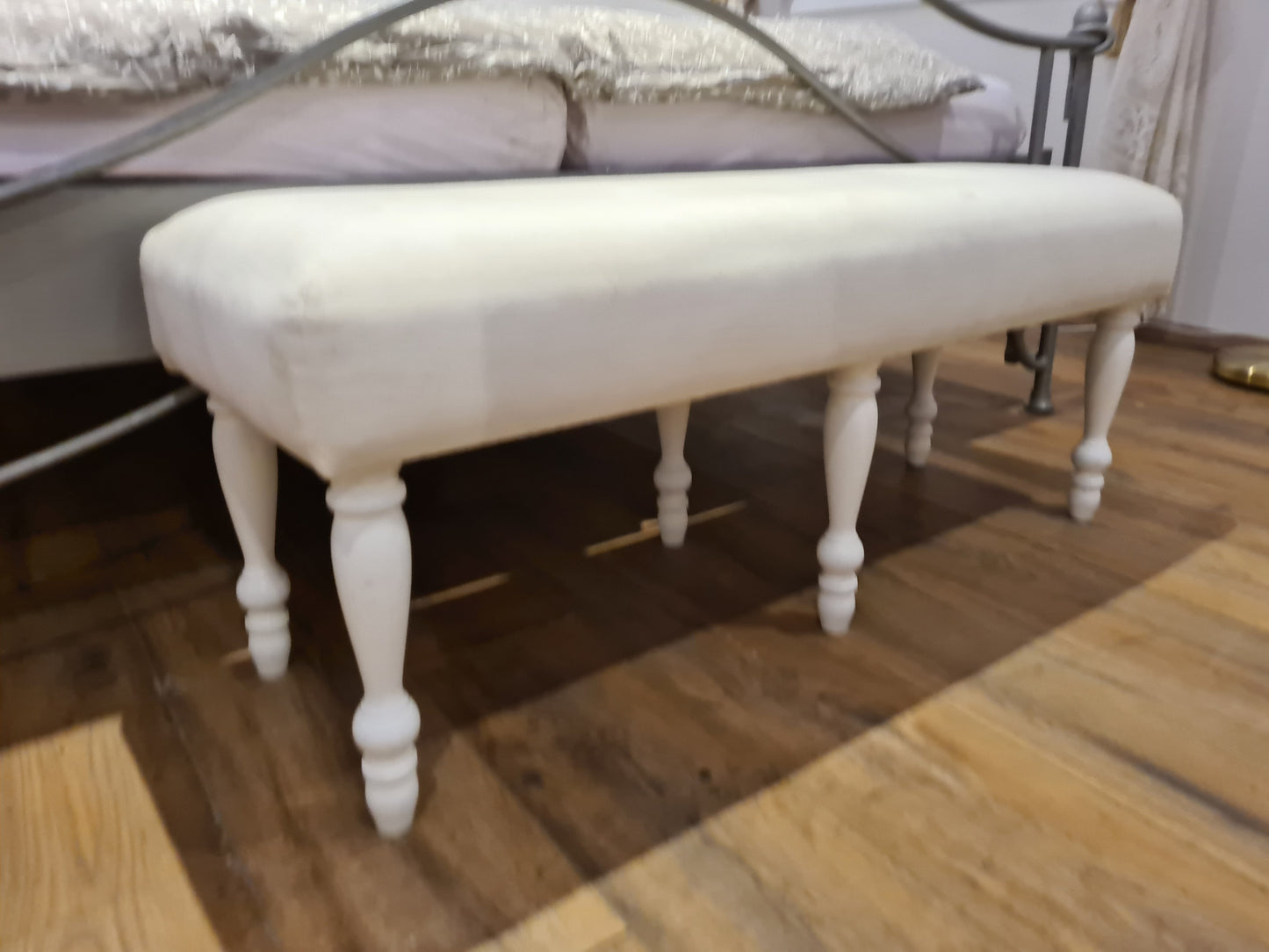 Moderne Sitzbank aus Holz Betthocker Weiss